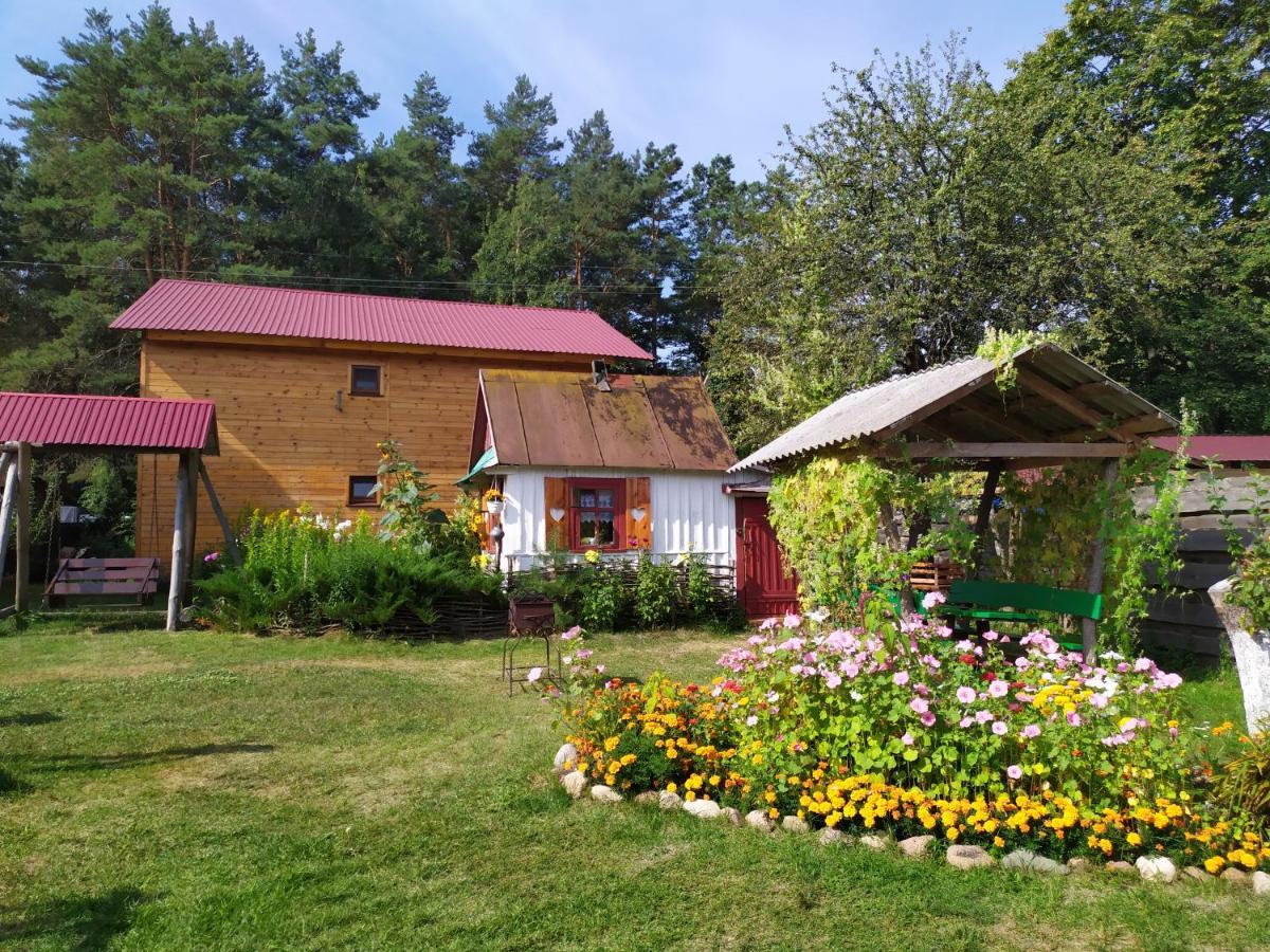 Дерев'яний котедж садиба лісова казка